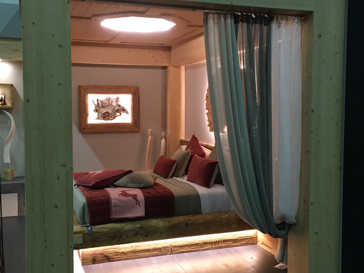 lazzaroniarreda's tweet photo. Vi presentiamo il nostro stand al Salone del mobile di Bergamo #salonedelmobile#madeinitaly#vallebrembana#artigiano#legnovecchio# https://t.co/3oK4boj3xv