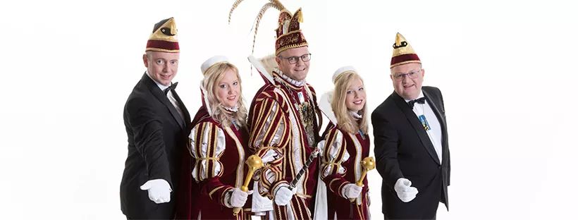 Op zaterdag 10 november 2018 is om 23.11 uur de nieuwe Stadsprins van Knotsenburg geproclameerd.
Rasechte Knotsenburger, Lars Hut, zal dit jaar als Prins LarsI samen met zijn pages, Manon en Lonneke en zijn adjudanten, Antoin en Raymond voor gaan in het feestgedruis.
#knotsenburg