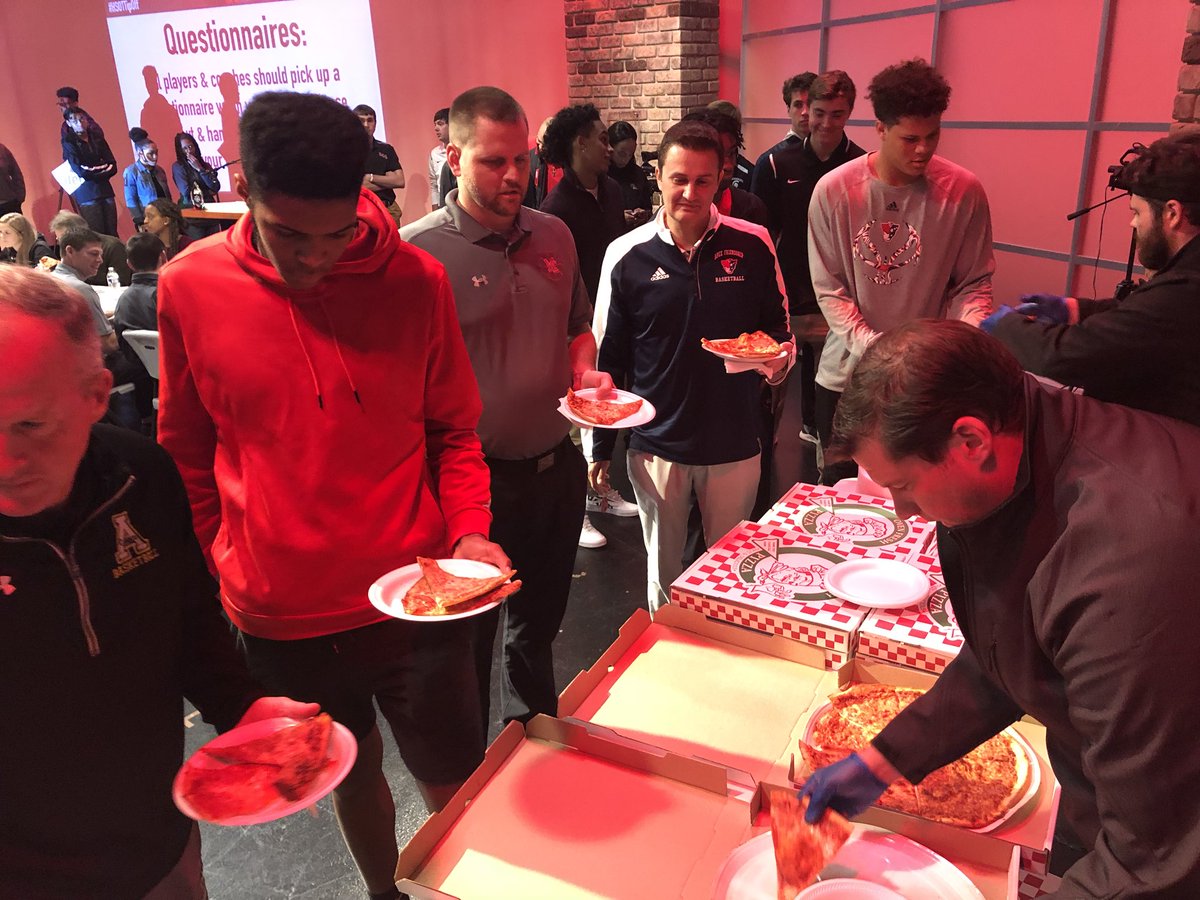 HighSchoolOT's tweet photo. Big thanks to @papamurphys pizza for serving at this years #HSOTTipOff. https://t.co/aXy1RVPQ6y