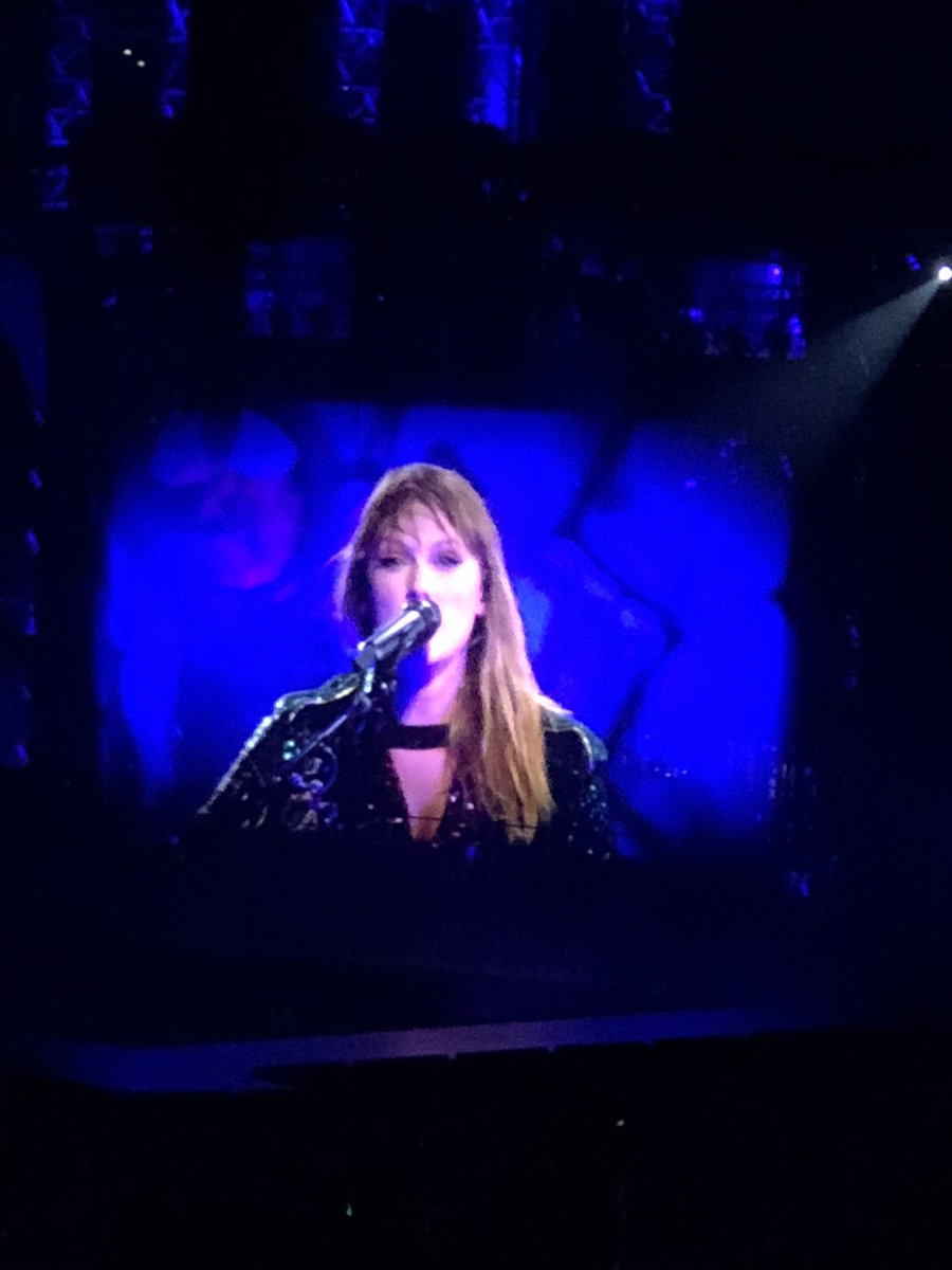 jem_swiftie's tweet image. I saw Taylor almost 4 months ago and it was one of the best nights of my life and now every time I hear a song she played it brings me back and I love it.