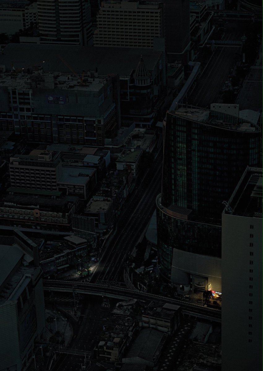 "Cuando la cuidad duerme". Una pasada la campaña de McDonalds 🌙 

#desighthinking #Marketing #Branding