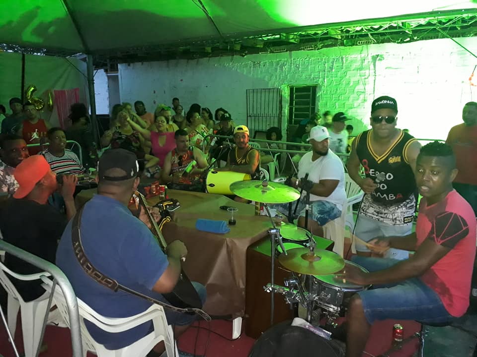 TVRestinganaWeb's tweet image. TÁ TENDO!
#BerçoDoSamba na quadra da União da Tinga. 
E o #Samba vai até a meia noite, com os músicos da nossa comunidade e também convidados.