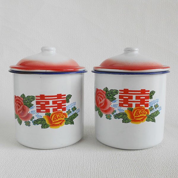 中華雑貨 東風 花とダブルハピネスの絵柄が可愛い キャニスターに近いサイズのフタ付きホーロー大マグupしました T Co Sdbwu8k7sg 中国雑貨 中華雑貨 ダブルハピネス ホーローマグ 花柄 レトロ ホーロー 双喜 キャニスター T