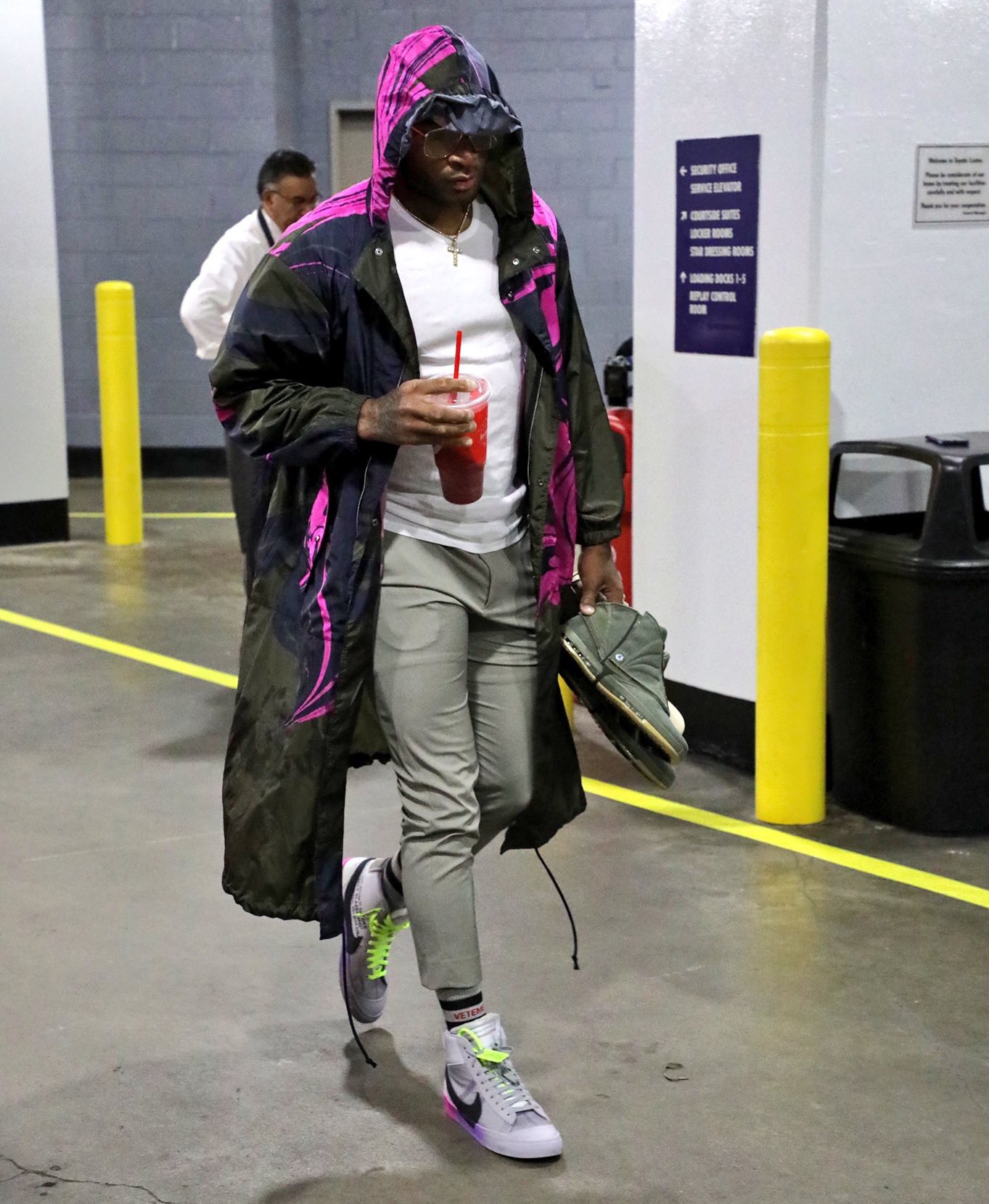 Complex Sneakers on Twitter: "P.J. Tucker arrives in the @serenawilliams-inspired “Queen” Off-White x Nike Blazer. 📸: @HoustonRockets https://t.co/5yVseT0rfL" /