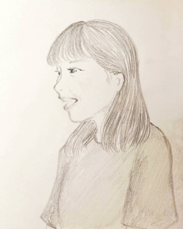 ふるやまな 絵描き お姉さん イラスト Illustration イラストグラム Smile 笑顔 鉛筆 笑顔が人を幸せにする えんぴつ画 女の子 横顔 T Co Qbtk32cn6i Twitter