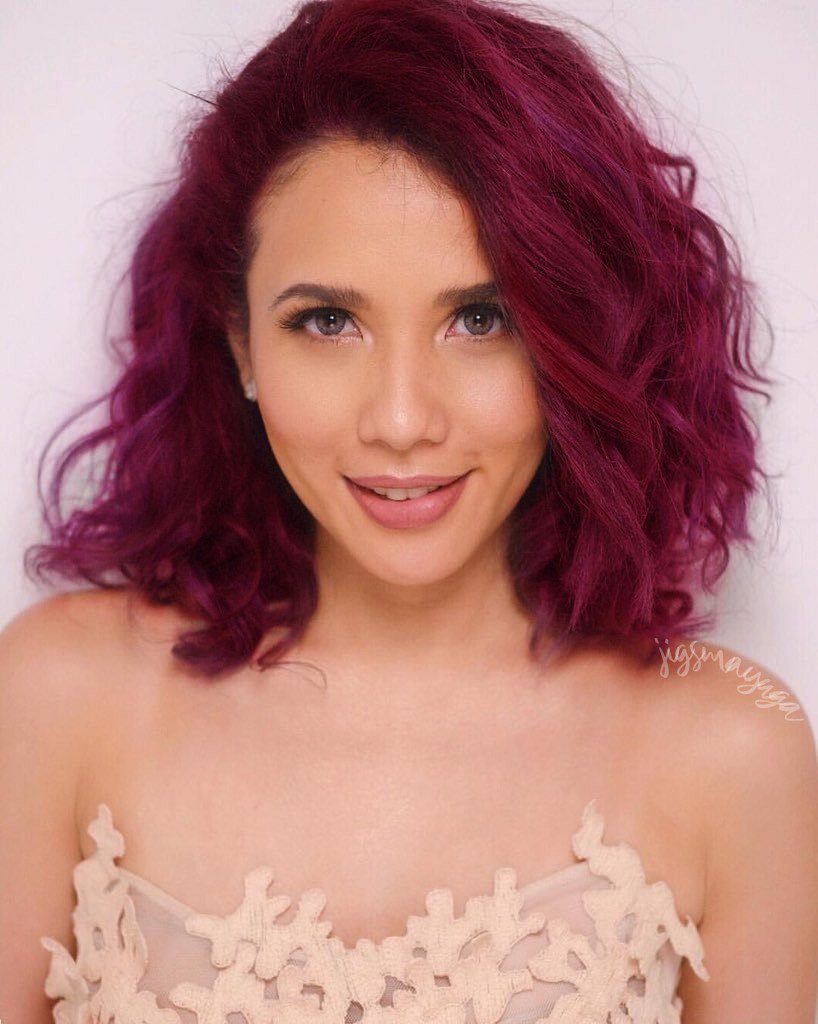 I've always imagine how she'll look like with a red shade hair.
Thanks editing app for making this happen hahaha 😍❤️

📸 jigsmayuga | anakarylle