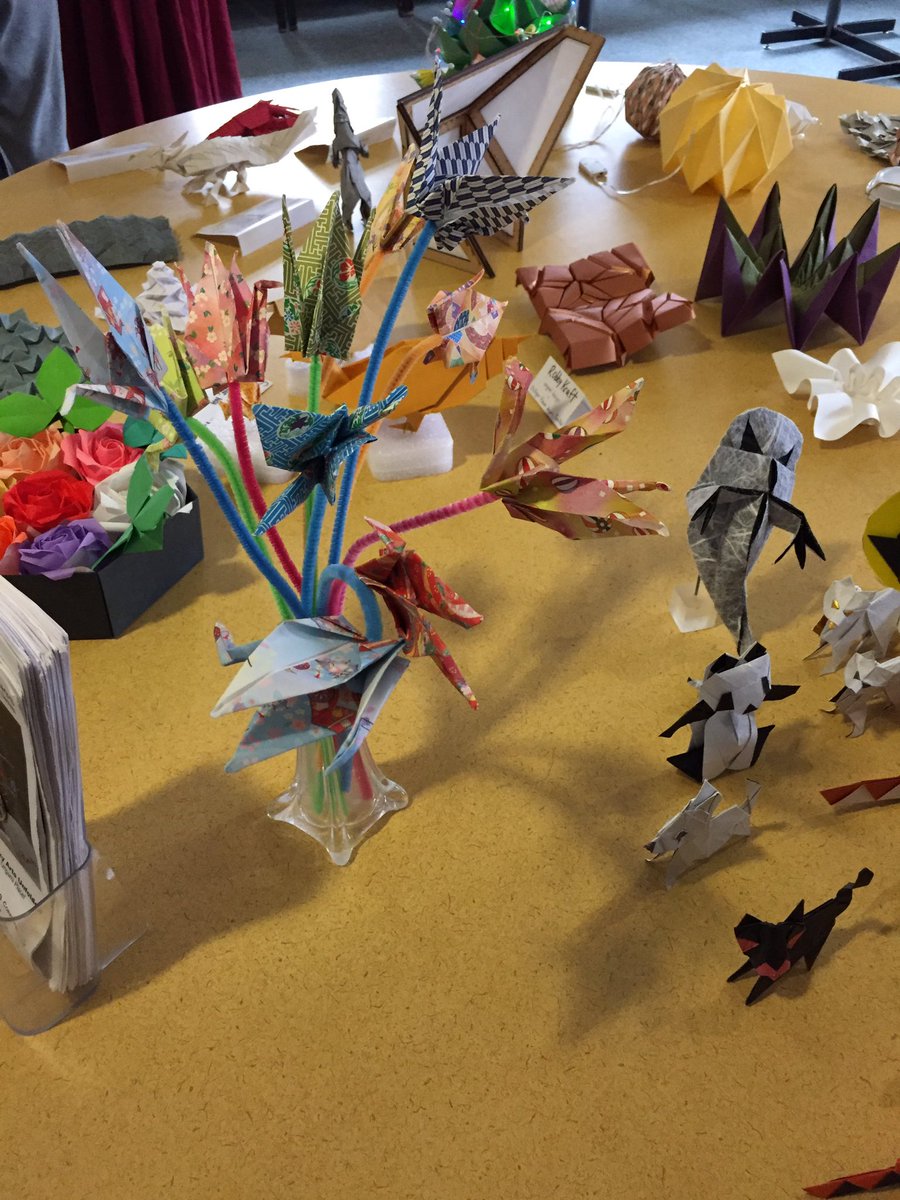 keikoinboston's tweet photo. #Origami models by Junko Parker, Sophie Usherwood, and Robby Kraft @ 2018 #OrigaMIT Convention exhibition. https://t.co/gnsdUGBGvC
