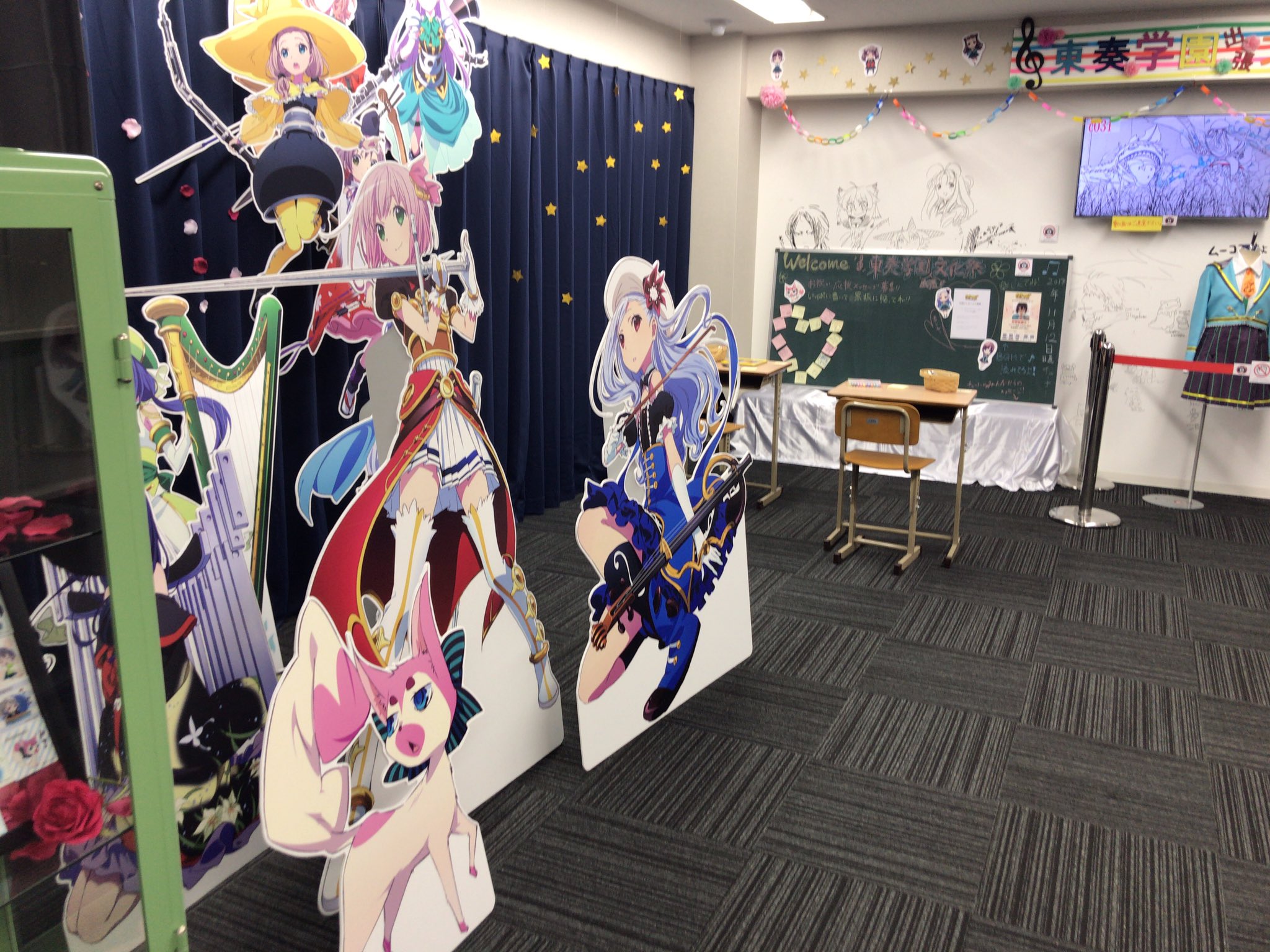 ボードゲームプレイングギャラリー ブックマーク浅草橋 ららマジ 東奏学園出張文化祭 3日目 会場には イラストや スチルをはじめ懐かしの教室机や黒板 キャラクターのパネル 制服衣装などの展示もございます ぜひぜひ遊びにきてくださいねー