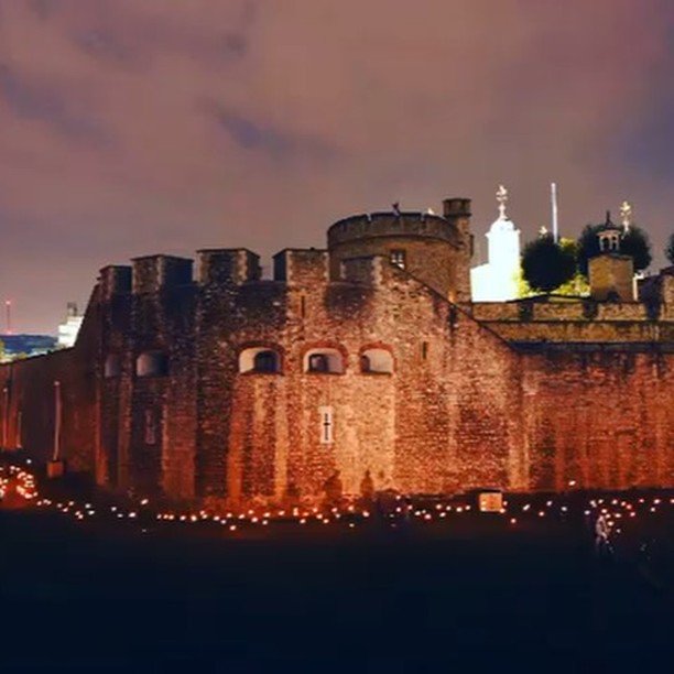 Peace and Love to all.
#BeyondtheDeepeningShadows captured by mattcooperphoto
#RemembranceDay2018 #lestweforget #toweroflondon #centenary instagram.com/p/BqD-uj3lFSu/