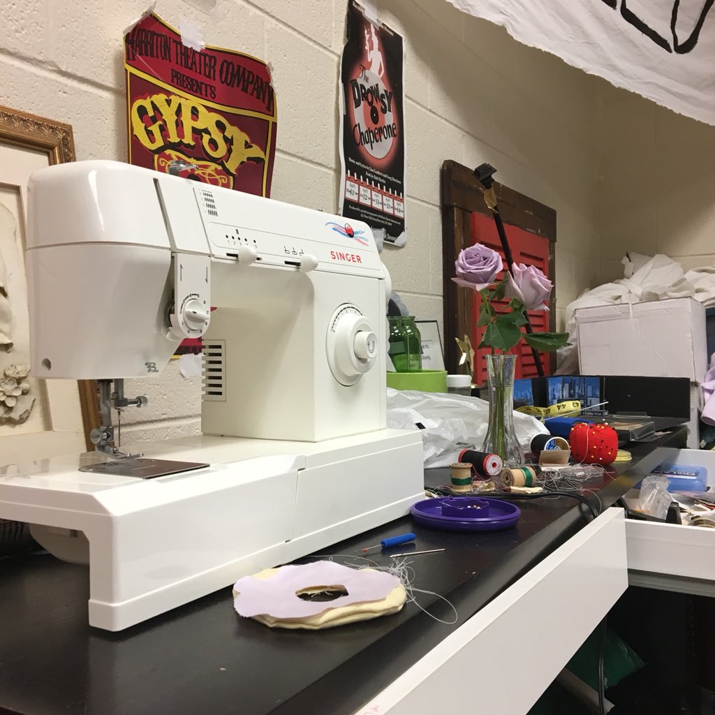 htctickets's tweet image. Lavender ???? White???? THOSE ARE THE COLORES OF ALICE’S LACY VICTORIAN DRESS IN SHERLOCK HOLMES 14-17!!!!