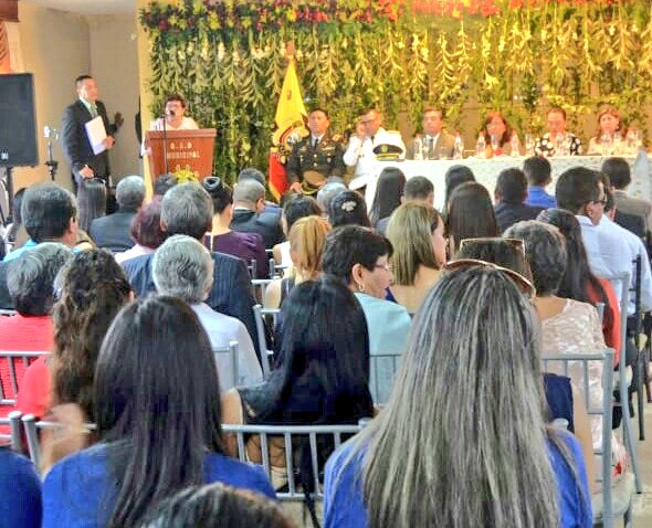 RosaLuzLM's tweet photo. #Domingo | Con Desfile Cívico - Militar y Sesión Solemne se celebró el aniversario de cantonización de #Arenillas

Trasladé el saludo fraterno y compromiso del compañero Presidente @Lenin Moreno con su pueblo y el desarrollo cantonal.

¡#VivaArenillas!
@ComunicacionEc @PoliticaEc https://t.co/NFdeBsrO2u