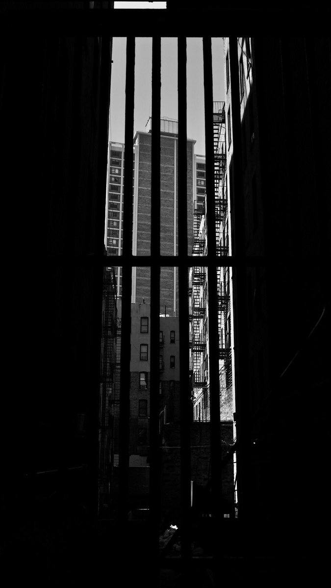 #blackandwhitephotography #blackandwhite #monochrome #urbanphotography #monochromephotography #urbanlandscape #shadow #photography #minimalism #streetphotography #leica #leicax1 #leicacamera #leicaphoto