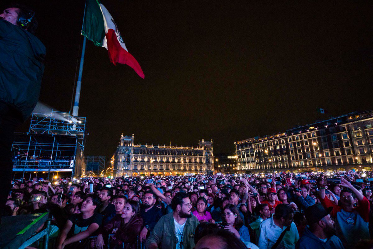 TimeOutMexico's tweet image. Ayer los @PIXIES tocaron durante dos horas y se echaron ¡37 canciones! 💓 #SemanaDeLasJuventudes2018