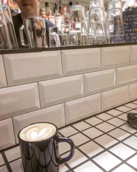 深夜営業喫茶店のtwitterイラスト検索結果