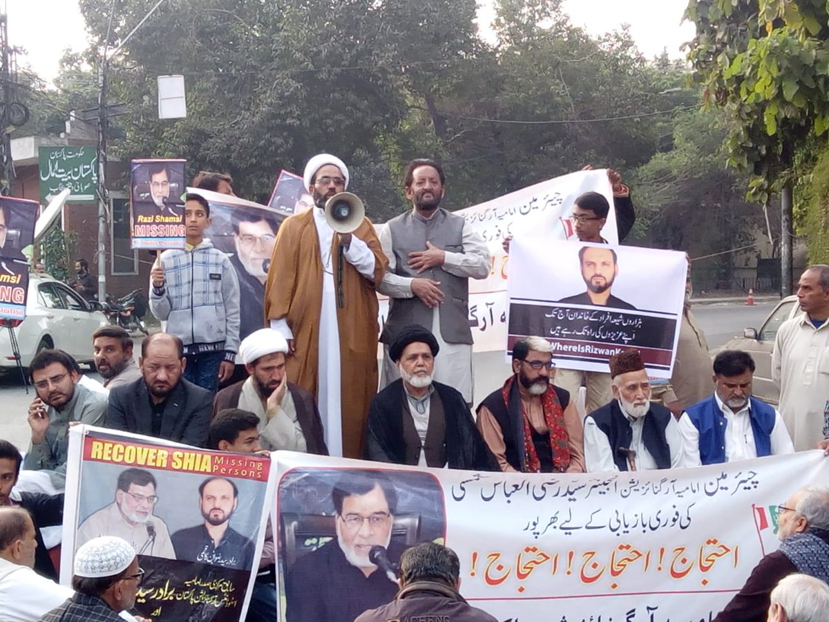 MHaiderr1's tweet photo. #Protest outside Lahore Press Club against Enforced Disappearance of Razi Shamsi and Rizwan Kazmi. 
#WhereIsRizwanKazmi 
#missingPersons 
#recoverrizwan 
@HRCP87 
@reema_omer 
@Dawn_News 
@SalmanHydr 
@ImaanZHazir 
@ShireenMazari1 
@amnesty 
@UNHumanRights https://t.co/VOMWzrwF0a