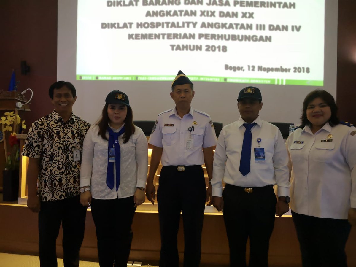 ppsdmap's tweet photo. Tanggal 12 November 2018 Pembukaan Diklat Hospitality Angkatan III dan IV Barjas Angkatan 19 dan 20 yang dibuka Oleh Kepala Bidang Diklat Manajerial
#Bpsdm
#ppsdmap https://t.co/QveB8rCwuY