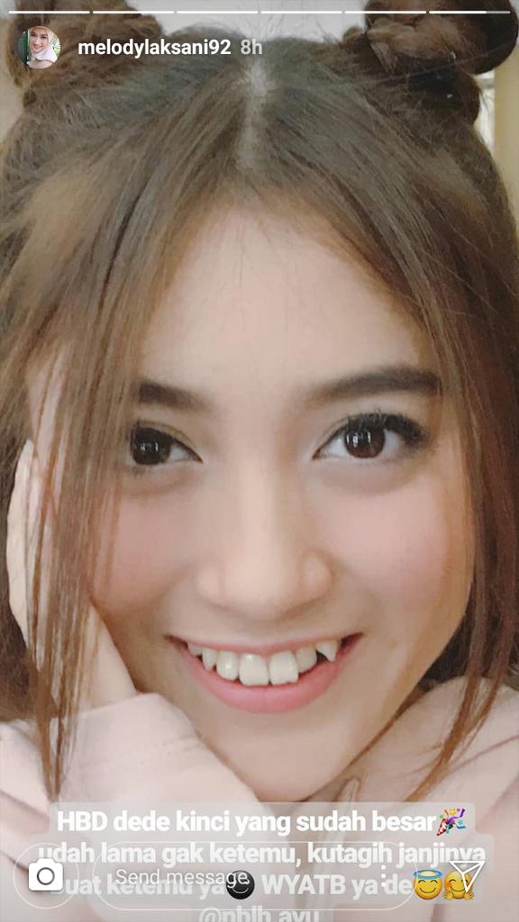 MeloNab_jkt48's tweet image. Sengaja emang ga ngucapin dari kemaren, krn nunggu yang ditunggu ngucapin ngucapin dl ea, Happy Birthday kubil, Dede kinci, semogas semua impian mu terkabul, pokok ya wish you all the best lah, n yg penting smg persahabatan kalian awet terus till end @MelodyLaksani @nblh_ayu 💞🎉