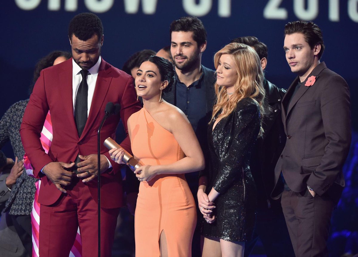 Huge huge thanks to everyone who helped us win Best Show, Male TV Star, Female TV Star, and Bingeworthy TV show of 2018 at the #peopleschoiceawards! Huge congrats to <a href="/HarryShumJr/">Harry Shum Jr</a> <a href="/isaiahmustafa/">Isaiah Mustafa</a> <a href="/Kat_McNamara/">Katherine McNamara</a> <a href="/arosende/">🍷</a> <a href="/WainwrightAE/">💜</a> @DomSherwood1 <a href="/EmeraudeToubia/">Emeraude Toubia</a>