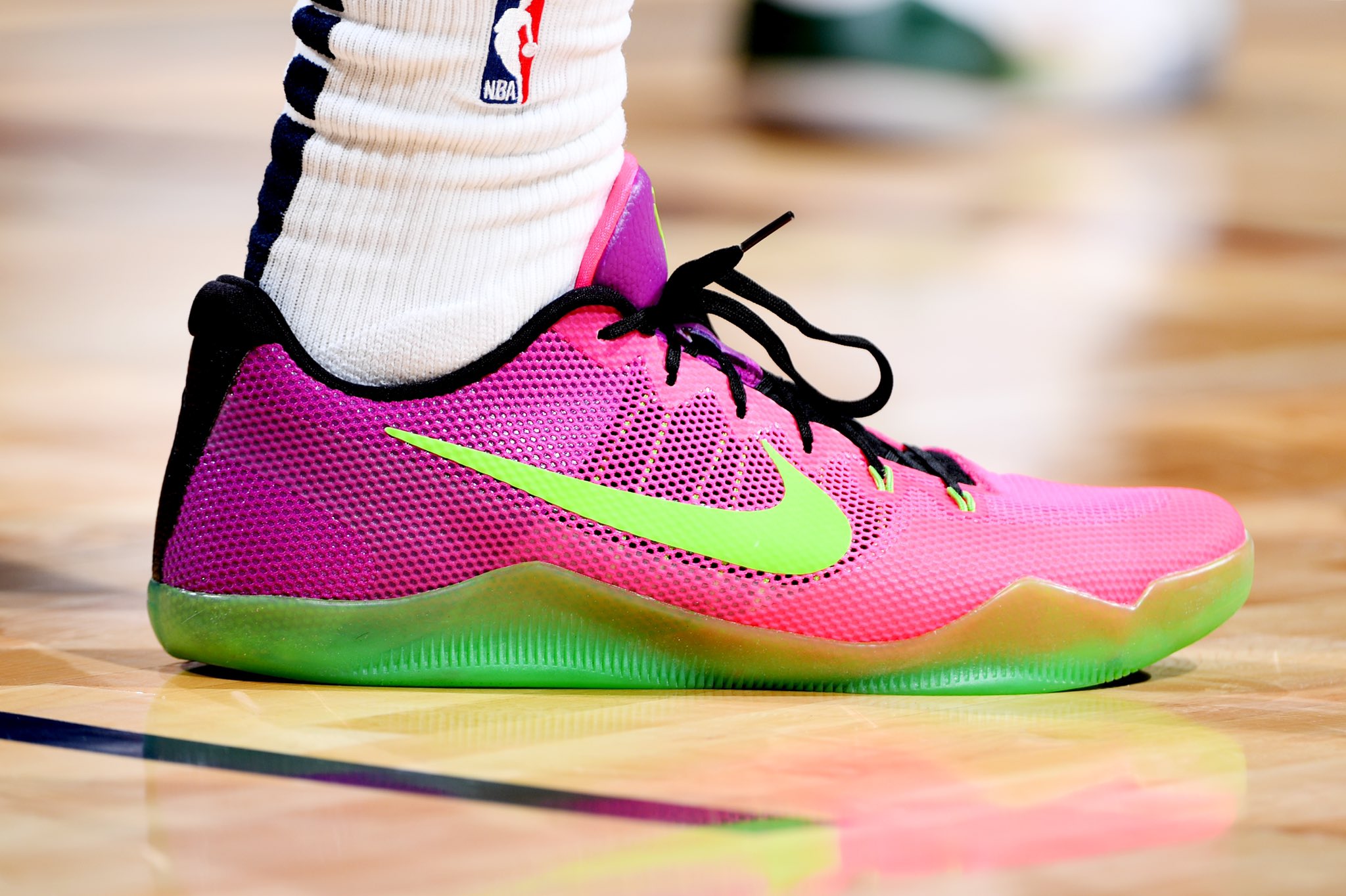 lade minstens Gewoon SoleCollector.com on Twitter: "#SoleWatch: @TreyLyles wearing the “ Mambacurial” Nike Kobe 11 EM against the Bucks. 📸: @gwephoto  https://t.co/wpDD4BdWB0" / Twitter