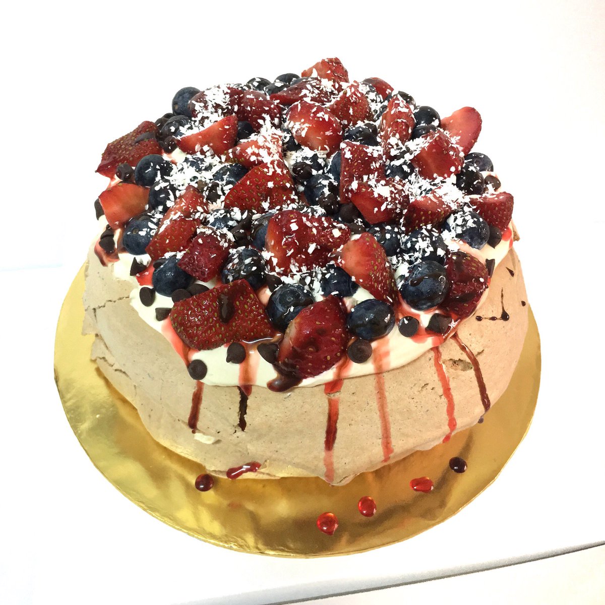 1 extra medium sized mixed berries chocolova for pickup today at 6PM. Any takers? Normal price RM140, this one is only RM100 <a href="/ttdiTV/">ttdiTV</a>