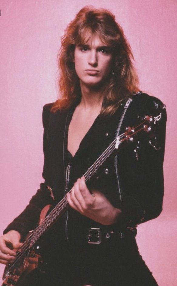Happy Birthday to Megadeth co-founder & bassist, David Ellefson a.k.a. Junior, who turns 54 today. 