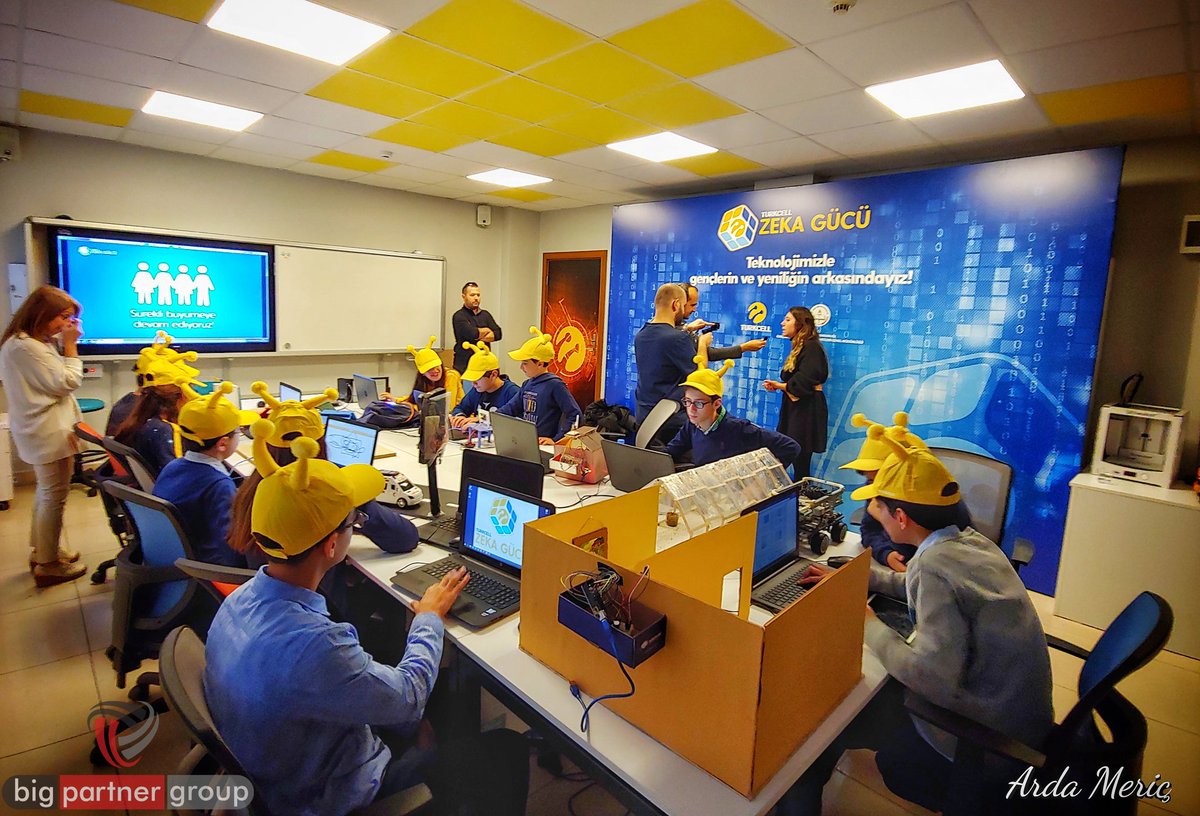 ardameric's tweet photo. #Turkcell yalnızca teknoloji operatörü olarak değil,sosyal sorumluluk projelerine yaptığı yatırım ve gençlerin önünü açmasıyla da dikkat çekiyor.
Biz de,her zaman olduğu gibi bu tür çalışmaları destekliyoruz.
@bigpartnergroup @YuksekTeknoTv @bipagotr @iziletisim
#BigPartnerGroup https://t.co/v8QP03QSJ4