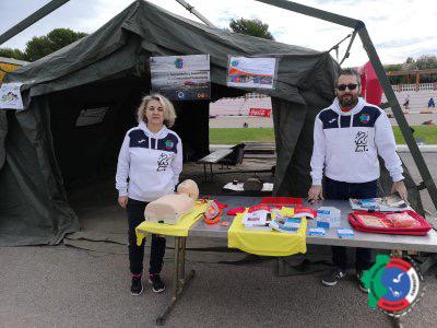 fsscvalenciana's tweet photo. La Federacion de Salvamento y Socorrismo de la Comunidad Valenciana estuvo presente en la #CARRERA LUSITANIA, un año mas enseñando a los pequeños y mayores a hacer la RCP. #FSSCV19, #RCP, #SALVARVIDAS, #Ejercito #Deporte. https://t.co/YIepwgmRtU