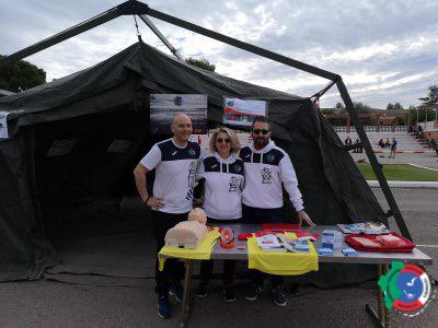 fsscvalenciana's tweet photo. La Federacion de Salvamento y Socorrismo de la Comunidad Valenciana estuvo presente en la #CARRERA LUSITANIA, un año mas enseñando a los pequeños y mayores a hacer la RCP. #FSSCV19, #RCP, #SALVARVIDAS, #Ejercito #Deporte. https://t.co/YIepwgmRtU