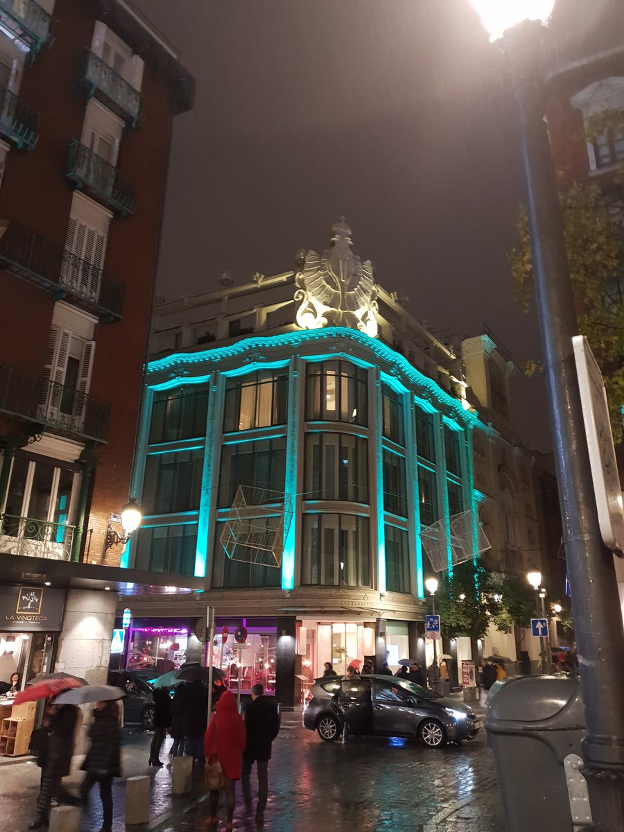 KimShaw2013's tweet photo. Back at work after a fantastic weekend in Madrid. #LoveMadrid #beautifulcities #togetherness https://t.co/oxhNGrd9Ts