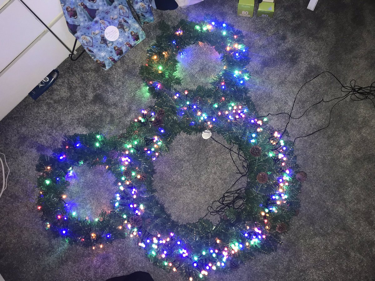 b95_barnes's tweet photo. #ShareYourEars  can’t wait to get my Mickey Mouse wreath up today!! 🐭🎄 🎶it’s beginning to look a lot like Christmas🎶🎄🎅🏻 https://t.co/AxwVMzvOxB