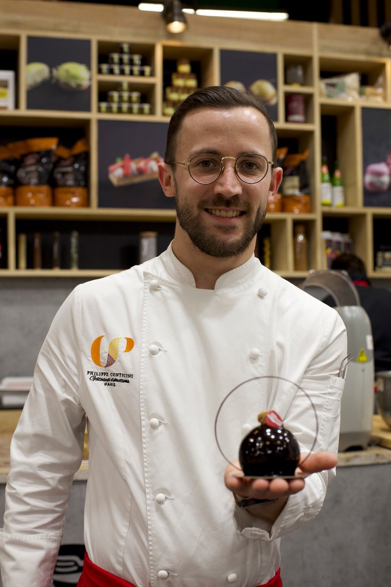 transgourmet_fr's tweet photo. #EspaceT - #GwendalPecher, chef pâtissier, membre de la @Conticini_Team, nous accompagne chaque jour sur notre Corner #Pâtisseries et nous sommes ravis ! Venez découvrir ses réalisations ! #EH18 #ChefPâtissier #GateauxdEmotions https://t.co/yUpEjJXPa7