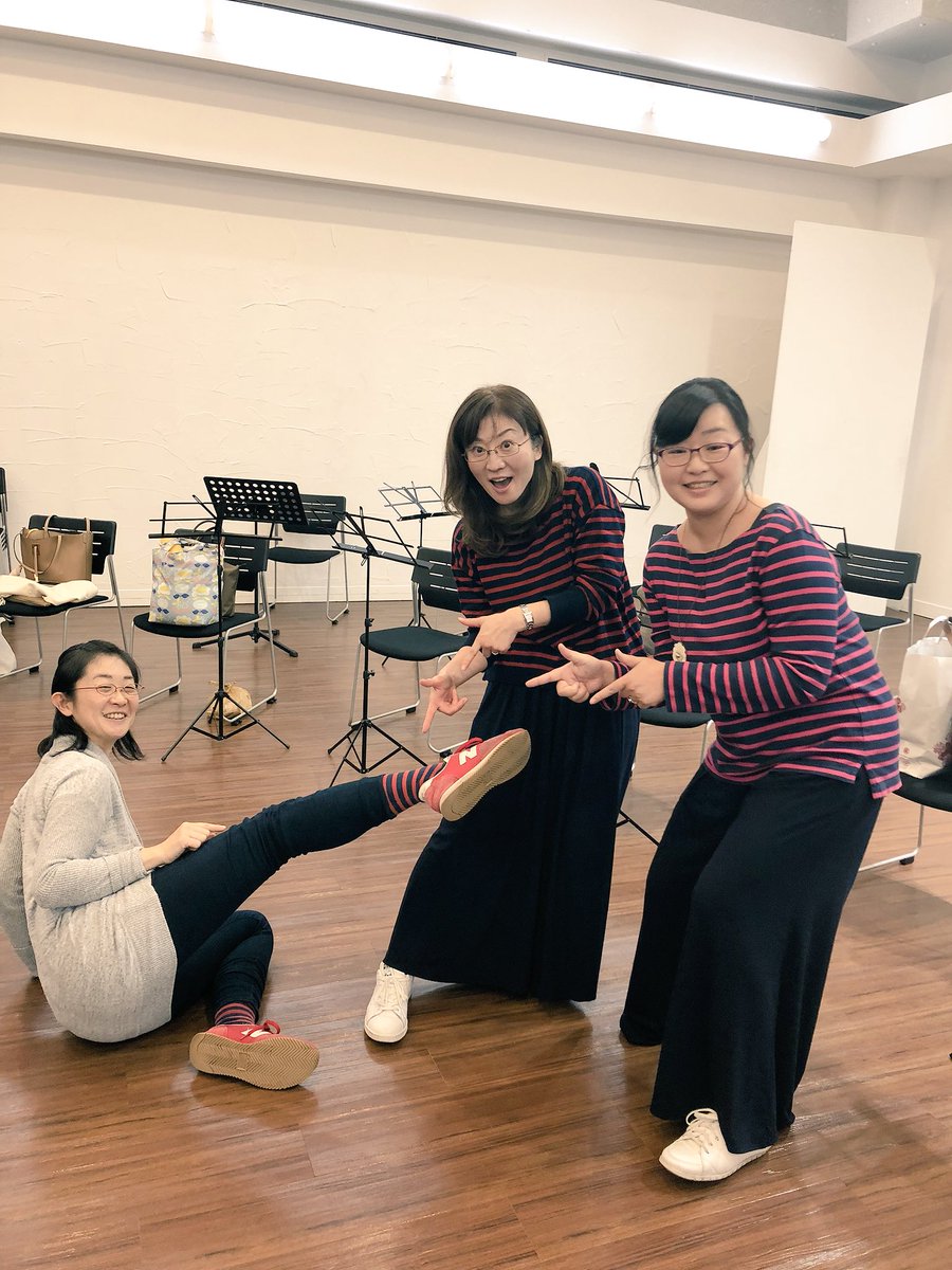 松尾明日香 En Twitter 衝撃の図ですが 今日は赤ボーダーかぶり しかもソプラノ綾香さん 中央 とアルトみどりさん 右 は上下ほんとに同じ 仲よすぎる 笑笑 画面左のソプラノ友子さんは靴下が同じ 笑笑 今日の東混
