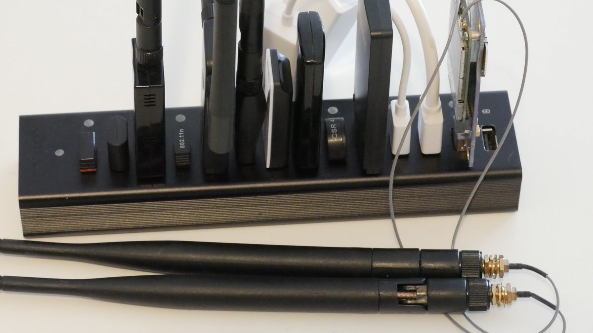 armbian's tweet photo. 13x port #Icybox IB-AC6113 USB3.0 Hub is getting small for regular 3rd party #wireless #lte #lan #bluetooth hardware compatibility testings. Adding or finding double in size? https://t.co/Nn3iEzmdT9
