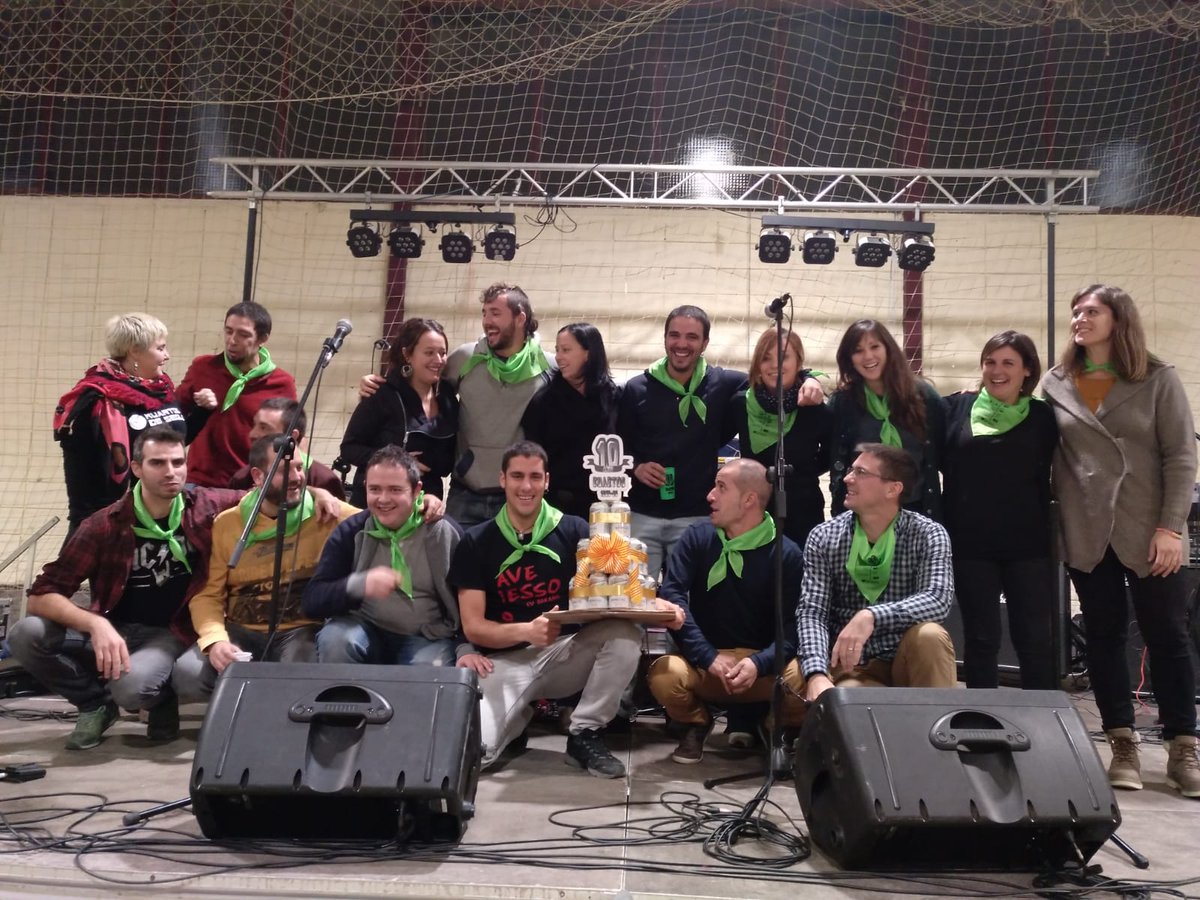 AJGuissona's tweet photo. #Guissona celebra els 10 anys de Kuartos de segle #kuartos #kuartosdesegle @KuartosdeSegle @kuartos93 https://t.co/bRZK3uZUYc https://t.co/d5rQi7PfXI