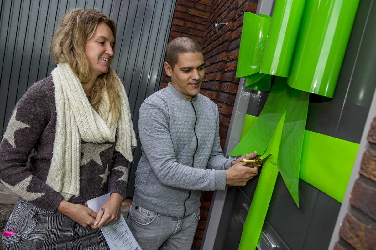 JanssendeJongPO's tweet photo. De duurzame wijk Geerpark in Vlijmen groeit in snel tempo door. De eerste woning in deelgebied Goede Morgen werd op 9 november feestelijk opgeleverd. https://t.co/sUxV0Jgcyn @HendriksCoppel #duurzaam #gasloos #geerpark https://t.co/7RqaY95w68