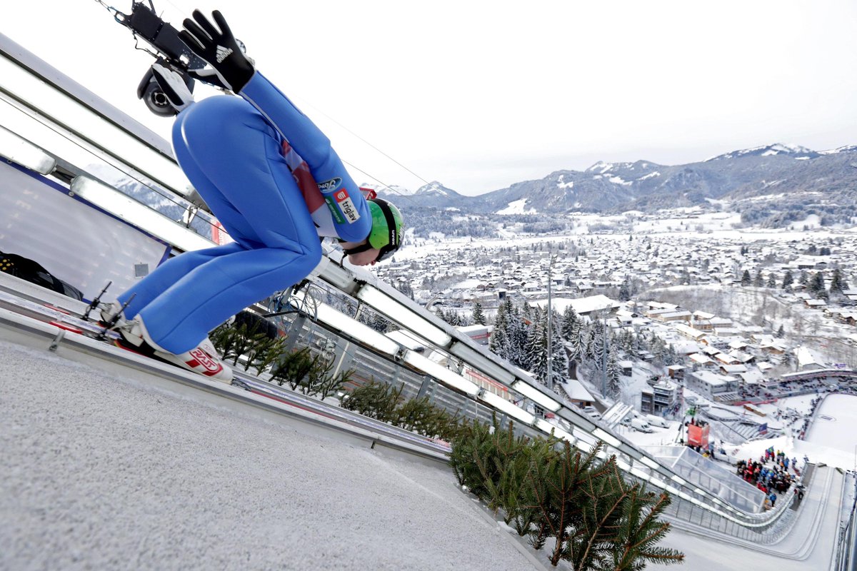 Coninews's tweet image. Si torna a volareeee! 🛫🎿
Venerdì a Wisla comincia la nuova stagione di Coppa del Mondo di salto con gli sci. In gara sul trampolino HS134 anche gli azzurri Sebastian #Colloredo e @AlexInsam! 💪🇮🇹

👉coni.it/it/component/g…

#SkiJumping #FISskijumping @Fisiofficial