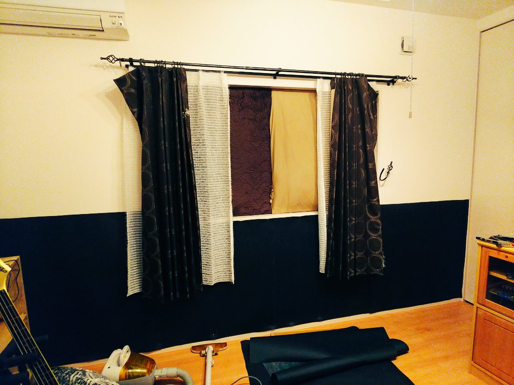 くーかん A Twitter 防音部屋diy進行状況 とりあえず唯一の外に面した壁面を施工しております 窓は合板に遮音シートと吸音材を貼りシート で包んだもので塞ぎ 取り外し可 防音カーテン 壁はこれから遮音シート貼っていく まず下の方 貼ってみた なかなかキレイに くーかん A Twitter 防音部屋diy進行状況 とりあえず唯一の外に面した壁面を施工しております 窓は合板に遮音シートと吸音材を貼りシート で包んだもので塞ぎ 取り外し可 防音カーテン 壁はこれから遮音シート貼っていく まず下の方 貼ってみた なかなかキレイに
