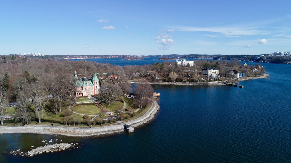 royaldjurgarden's tweet photo. Beautiful summer and winter photos of Täcka udden and Blockhusudden at Royal Djurgården (Svenska: Kungliga Djurgården), Östermalm, Stockholm.
#royaldjurgården #royaldjurgarden #kungligadjurgården #kungligadjurgarden #östermalm #ostermalm #stockholm https://t.co/ODRhC0npKS