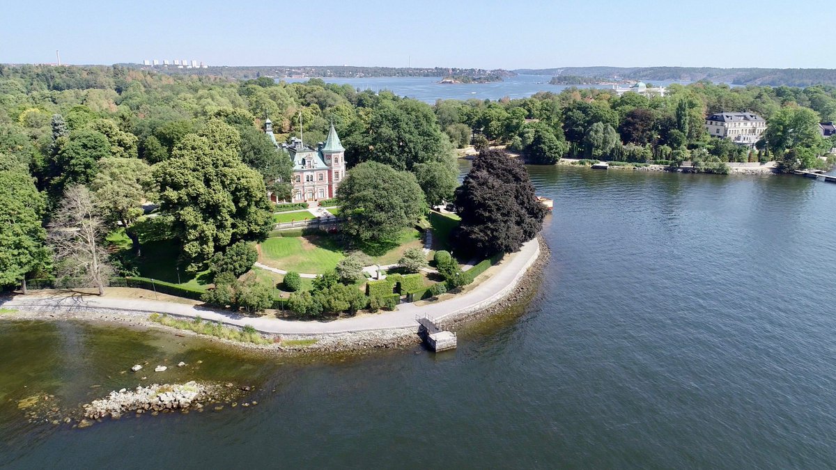royaldjurgarden's tweet photo. Beautiful summer and winter photos of Täcka udden and Blockhusudden at Royal Djurgården (Svenska: Kungliga Djurgården), Östermalm, Stockholm.
#royaldjurgården #royaldjurgarden #kungligadjurgården #kungligadjurgarden #östermalm #ostermalm #stockholm https://t.co/ODRhC0npKS
