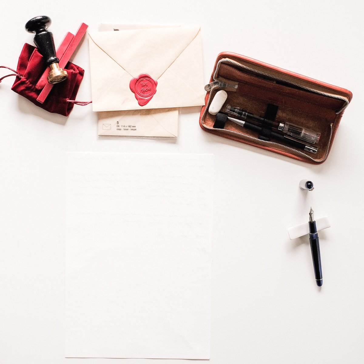 royfocke's tweet photo. Writing letters
#letter #brief #analog #pen #penaddict #fountainpen #fueller #fuellernerd #siegel #seal #paper #papier https://t.co/Xa2k80FSKn