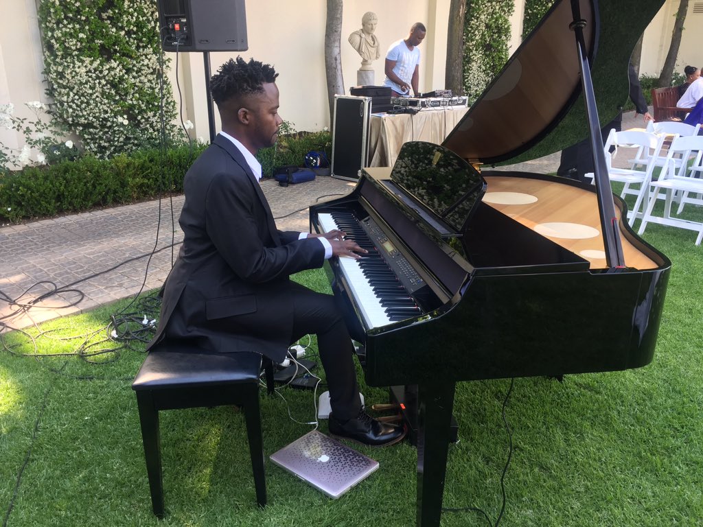 KDMhlanga's tweet photo. If you’re getting married or your sister, brother, cousin, aunt, uncle, friend or anyone you know is getting married &amp; needs a pianist for their ceremony, please let them hit me up, I also come with my own piano 🎹

Please RT for awareness my next client could be following you! https://t.co/ZUchK45lOa
