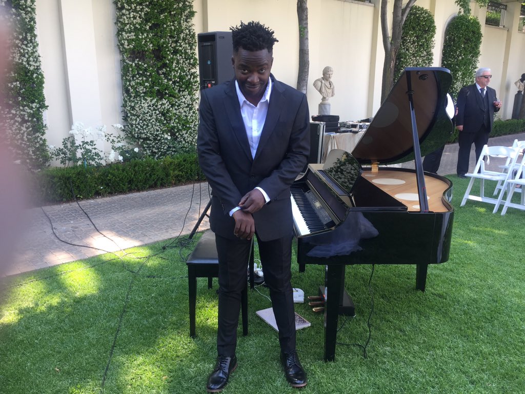 KDMhlanga's tweet photo. If you’re getting married or your sister, brother, cousin, aunt, uncle, friend or anyone you know is getting married &amp; needs a pianist for their ceremony, please let them hit me up, I also come with my own piano 🎹

Please RT for awareness my next client could be following you! https://t.co/ZUchK45lOa