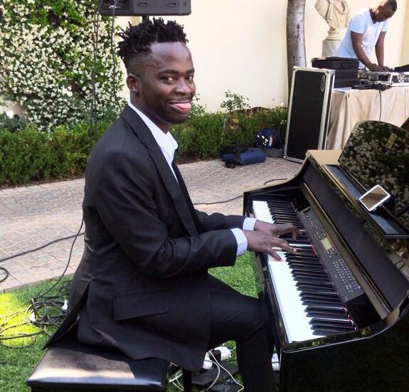 KDMhlanga's tweet photo. If you’re getting married or your sister, brother, cousin, aunt, uncle, friend or anyone you know is getting married &amp; needs a pianist for their ceremony, please let them hit me up, I also come with my own piano 🎹

Please RT for awareness my next client could be following you! https://t.co/ZUchK45lOa