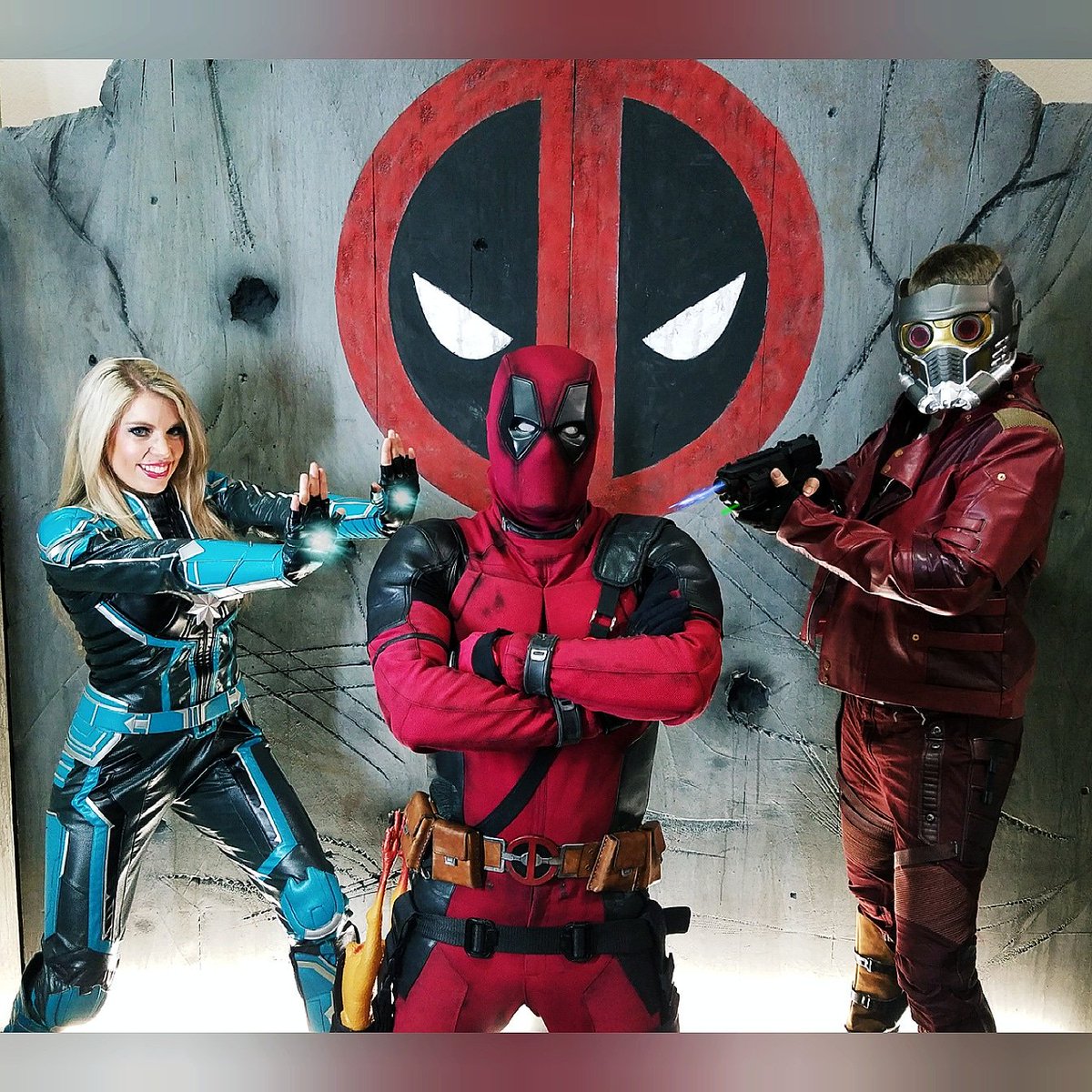 ZBexx's tweet photo. 💥“Doing the right thing is messy. You want to fight for what's right, sometimes you have to fight dirty.” - Deadpool
🎪Awesome booth @EugeneComicCon #pooliesangels!!
#eucon #marvel #cosplay #mcu #marvelmonday #marvelcosplay #deadpool #captainmarvel #starlord #eugenecomiccon https://t.co/7zKoEPj9vZ