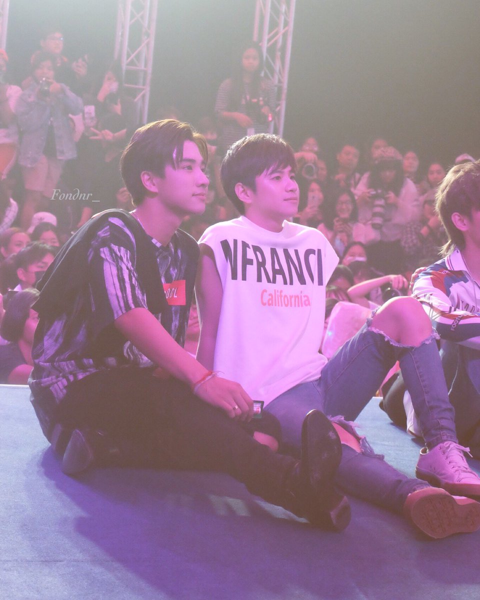 Fondzii1's tweet photo. ก็ขอสัญญาว่าจะอยู่กับเพิร์ธตลอดไป 💛
ไม่ว่างานในอนาคต จะเกิดความวุ่นวาย จะเกิดปัญหามากน้อยเพียงไหน ติ่งคนนี้ก็ขอสัญญาว่าจะอยู่กับเพิร์ธ @perthppe เด็กแสบคนนี้ ตลอดไป ❤️ ไม่ว่าจะเจออุปสรรคอะไรก็ตาม ติ่งคนนี้ จะอยู่และจะเดินไปข้างเพิร์ธเอง 🙏🏻📸
#perthppe 
#LBCforeve 
#PerthaTanapon https://t.co/UzkZ3Sle3U