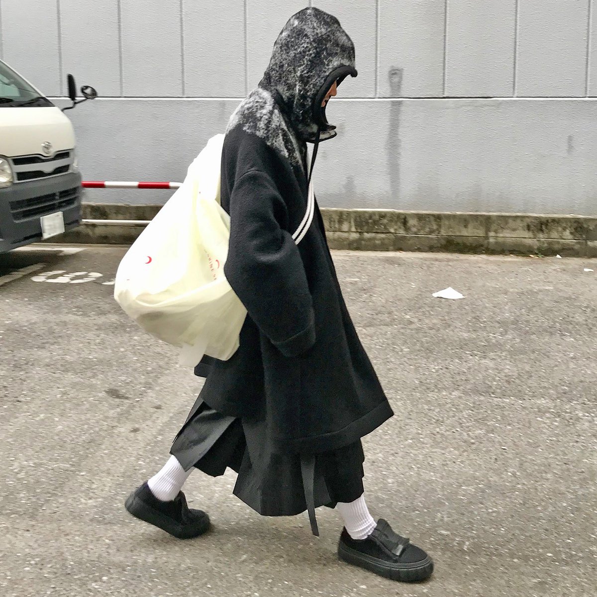 w_and_m's tweet photo. Styling .
Coat #shinyakozuka
https://t.co/Al8wqcoDa5
Pants #craiggreen
https://t.co/KgFvwXZPYO
Bag #marineserre
https://t.co/jUNPwyQlzQ
Shoes #primury
.
ALL IN STORE&ONLINE!!! https://t.co/bb07OPOfCE