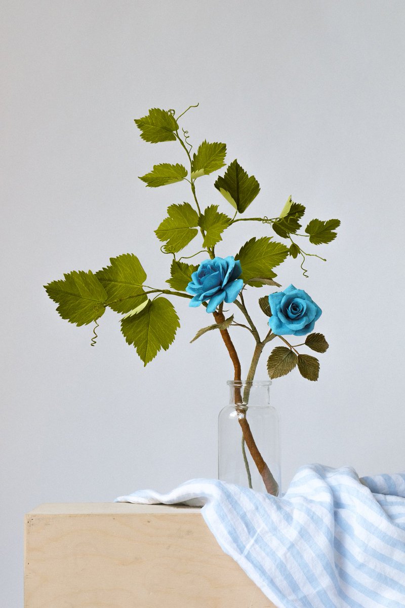 vsco's tweet photo. Made from paper, Anna Chedid and @shanghai_1984's handmade flowers look incredibly lifelike.
See the results of their photoshoot at VSCO's Open Studio. https://t.co/gxZvj8gh2q #VSCO #VSCOOpenStudio https://t.co/3BTA68LzmB