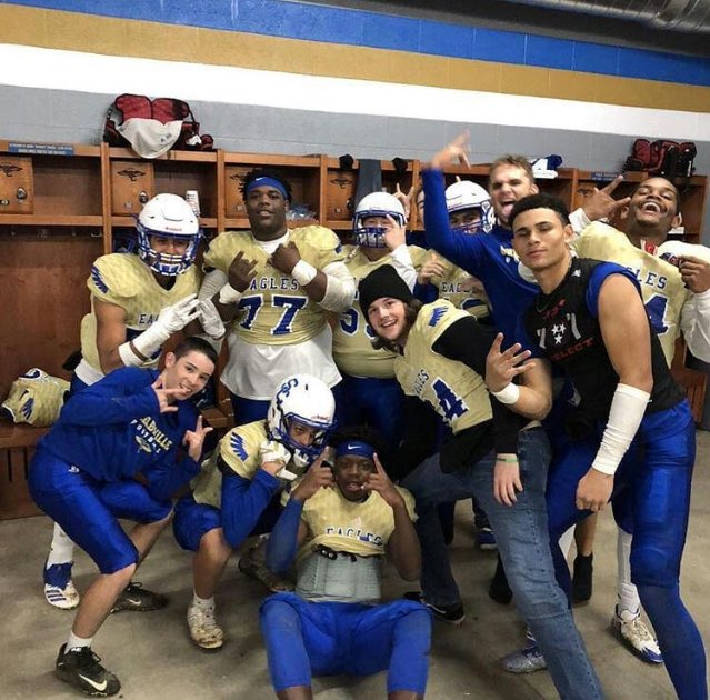 conger_kearius's tweet photo. This year was a year to remember‼️ Sad to see the seniors go😪but I’m always gonna be there to support my guys ‼️#ALWAYSaEAGLE https://t.co/QZFVDbvZ0K