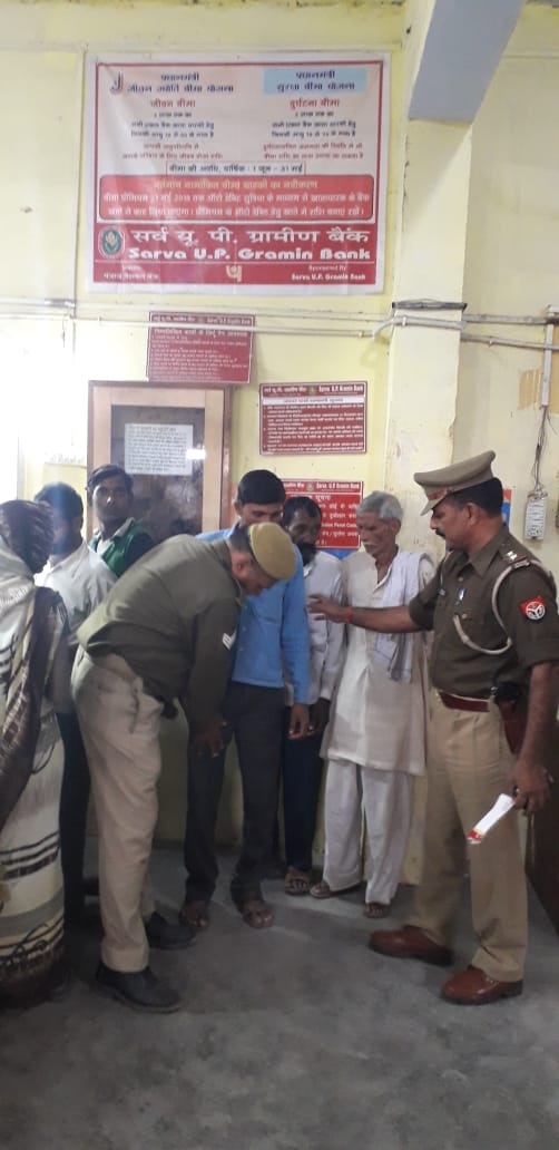 budaunpolice's tweet photo. श्रीमान वरिष्ठ पुलिस अधीक्षक महोदय श्री अशोक कुमार #badaunpolice के निर्देशन में बैकों की सुरक्षा हेतु जनपद में चलाया गया चेकिंग अभियान ।
@Uppolice @dgpup @adgzonebareilly @igrangebareilly @PremPrakashIPS https://t.co/8zYrO883IQ