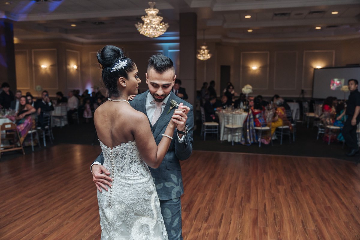 ngstudioca's tweet photo. Congraz to Meerah &amp; Nijat! https://t.co/jMAAMuTfYl
@Tropbelle @EuphoriaEvents @TheAvenueBanquetHall @bestforbride @DJAdamJohn 
#torontoweddingphotographer #weddingphotographers #weddingphotographer #weddingflorists #weddingplanners #weddingmakeupartists #weddings #downtowntoronto https://t.co/rkIbchtxzl